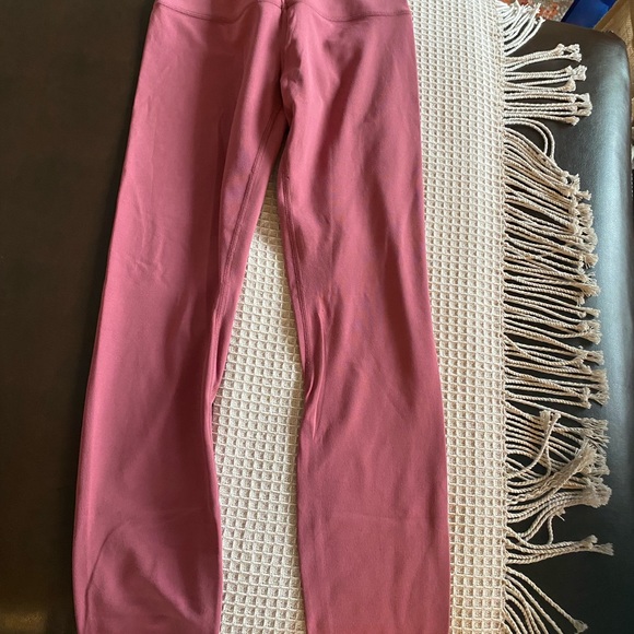 Lululemon leggings in perfect condition, worn few time. Condition like new - Picture 2 of 5